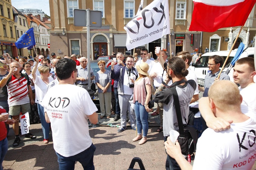 Manifestacja KOD w Opolu.