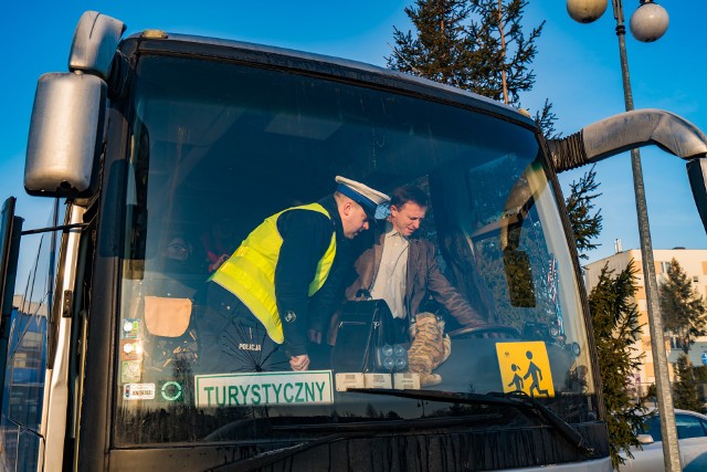 Trwają wzmożone kontrole autokarów wyjeżdżających na ferie