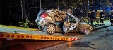 Wręczyca Wielka. Kierowca rozbitego auta walczy o życie. Dwie pasażerki zmarły na miejscu wypadku