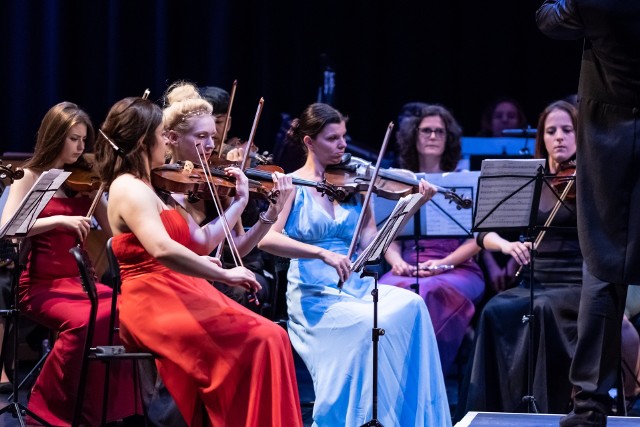 Sinfonietta Polonia i Cheung Chau podczas konceru "Bajka Symfoicznie"