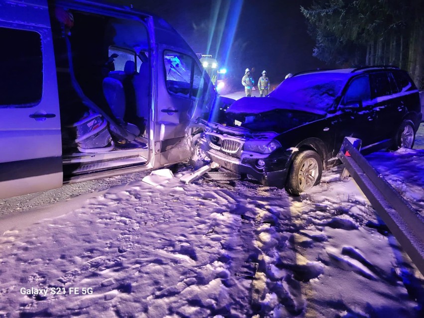 Śmiertelny wypadek w Kosobudach. Jedna osoba nie żyje, pięć jest rannych