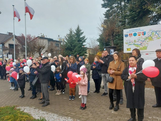 W pięknej uroczystości patriotycznej wziął udział tłum mieszkańców Kazanowa.