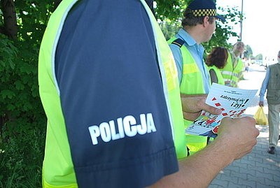 Mikołów: "Zatrzymaj się i żyj". Policja wspólnie z strażnikami i sokistami [ZDJĘCIA]