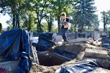 Nowy Sącz. Na cmentarzu komunalnym trwa ekshumacja zwłok. IPN szuka szczątków Żołnierzy Wyklętych [ZDJĘCIA]