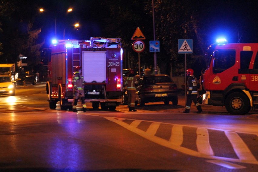 Wypadek w Tarnobrzegu. Wózek z dzieckiem potrącony na pasach, 17-miesięczny chłopczyk w szpitalu (ZDJĘCIA)