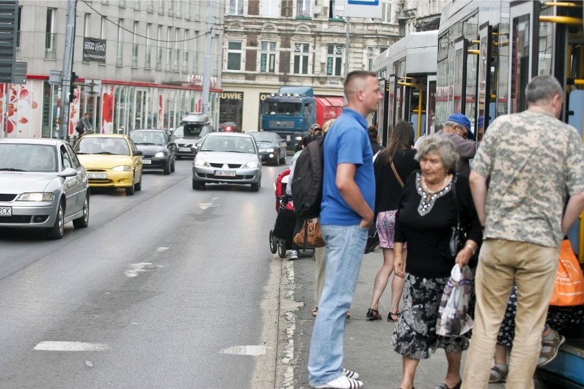 Przystanek przy Drobnera wbrew przepisom. Nie ma pieniędzy na przebudowę (ZDJĘCIA)