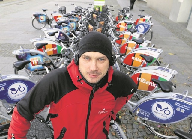 - Rowerem można jeździć przez cały rok - zapewnia Jarosław Kulesza, który często korzysta z BiKeRów. Po zimie na ulice Białegostoku wrócą prawdopodobnie 1 kwietnia.