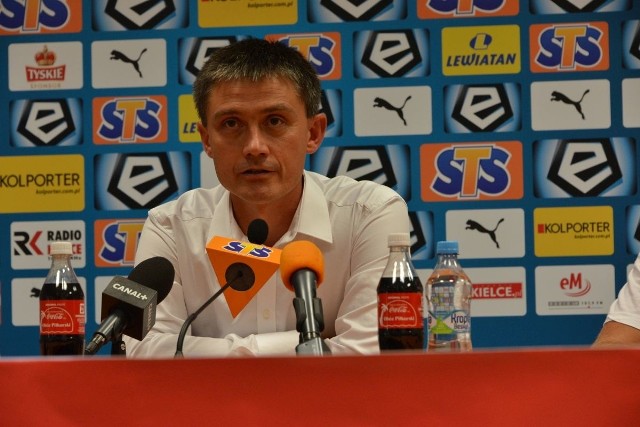 Mariusz Rumak nie mógł być zadowolony z meczu w Kielcach.