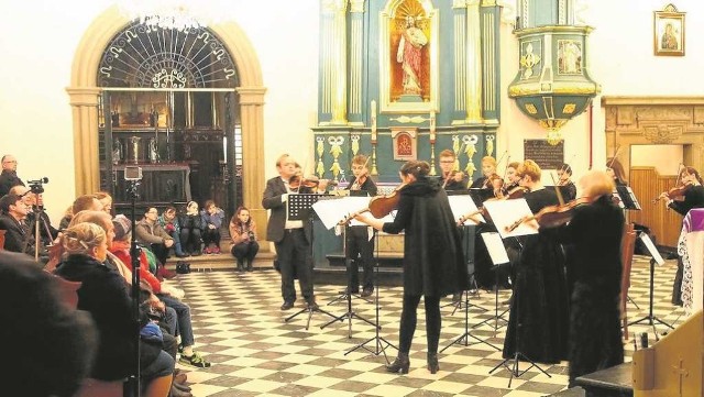 „Concertino” podczas jednego z koncertów we wnętrzu myślenickiego kościoła