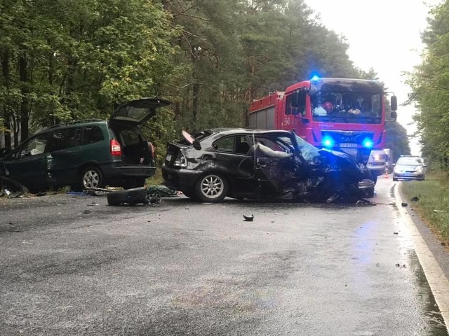 Tuż przed godziną 18 policjanci poinformowali, że droga jest już przejezdna.