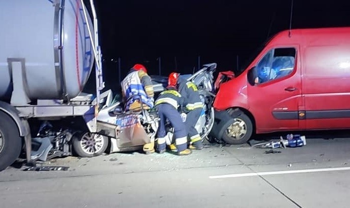 Wypadek radiowozu na A4 na Dolnym Śląsku. Policyjny pojazd...