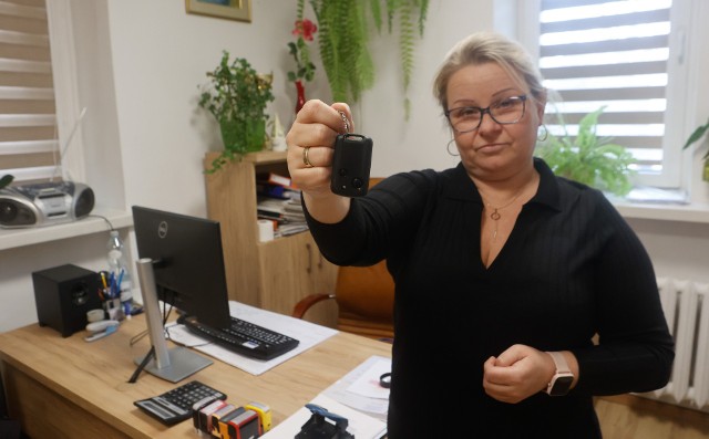 Małgorzata Przyboś, dyrektor Okręgu Podkarpackiego Polskiego Związku Niewidomych zaznacza, że poruszanie się po mieście nie jest łatwe dla osób niewidzących i niedowidzących, a piloty do autobusów na pewno ułatwią codzienne przemieszczanie. Dzięki nim osoby z dysfunkcją wzroku szybko i sprawnie zidentyfikują, jakie autobusy za chwilę przyjadą na przystanek.