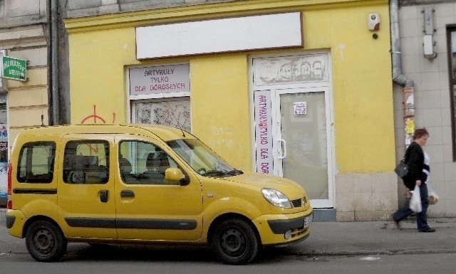 Sklep, który działa w centrum miasta, otwarty jest od południa do późnych godzin wieczornych.