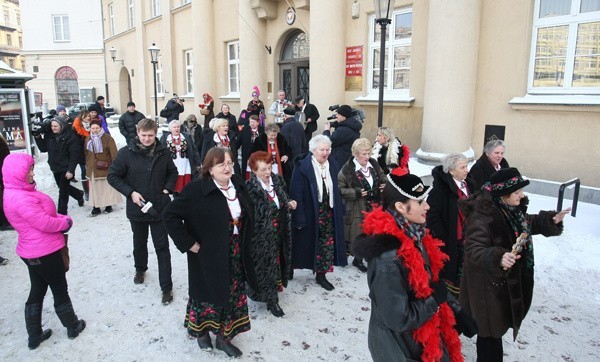 Przebierańcy na placu Wolności. Trwa festiwal Carnavalia  [zdjęcia]