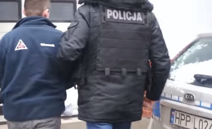 Policjanci zatrzymali pracowników, którzy oferowali radnemu...