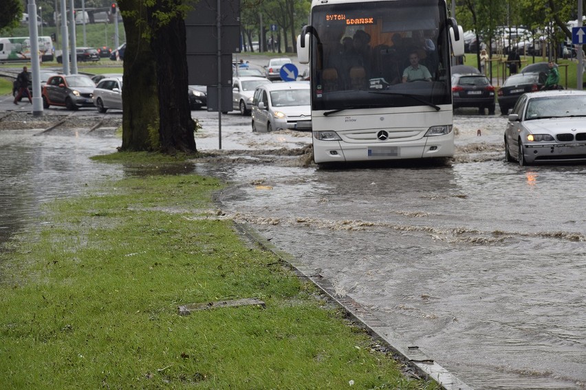 Burza nad Trójmiastem. W piątek 11 maja 2018 przeszła nad Gdańskiem ogromna burza z gradem [zdjęcia, wideo]