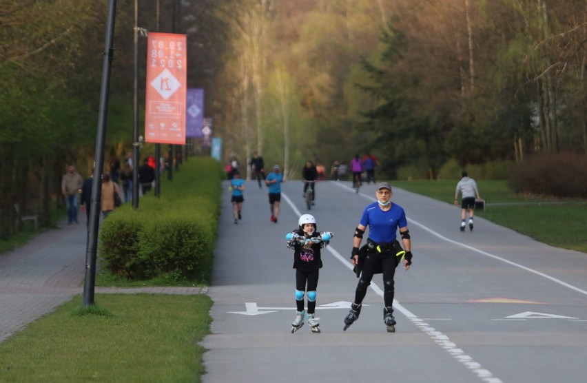 Tak Katowice zaczęły majówkę 2021. Piękny piątkowy wieczór w...