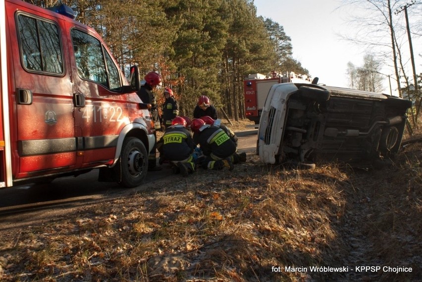 Wypadek w Nowej Cerkwi. Osobówka wylądowała na dachu [ZDJĘCIA]