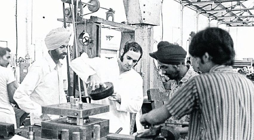 Rok 1967: Sanjay Ghandi ze swoimi współpracownikami...
