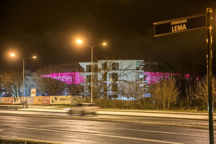 Taki widok na Tauron Arenę Kraków wyłania się od strony alei...