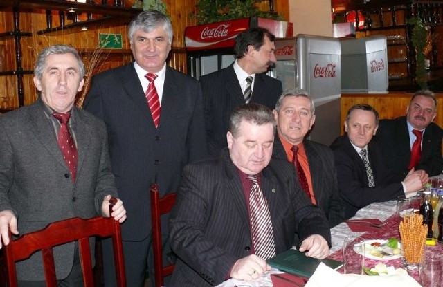 Spotkanie w Gorysławicach zwołane zostało z inicjatywy posła Andrzeja Pałysa (siedzi pierwszy z lewej).