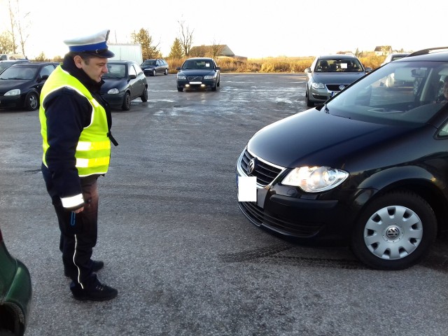 Policjanci z Chełmna skontrolowali światła w 475 samochodach