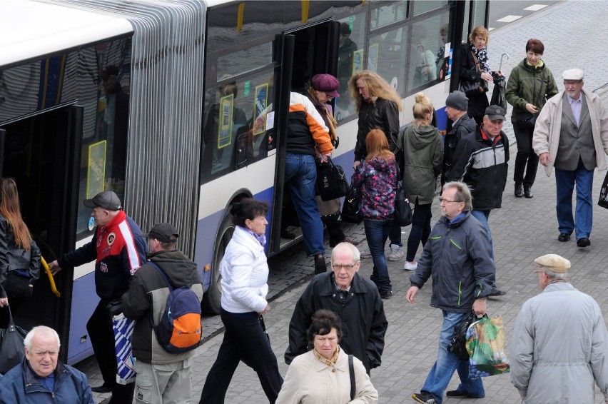 Komunikacja autobusowa w liczbach:...