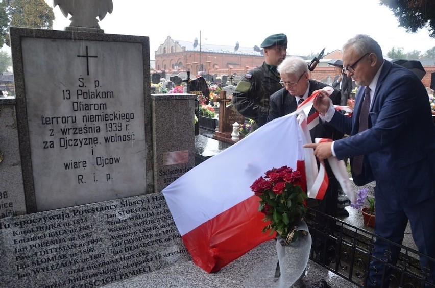 Odnowiona mogiła rozstrzelanych patriotów pod Pniowcem