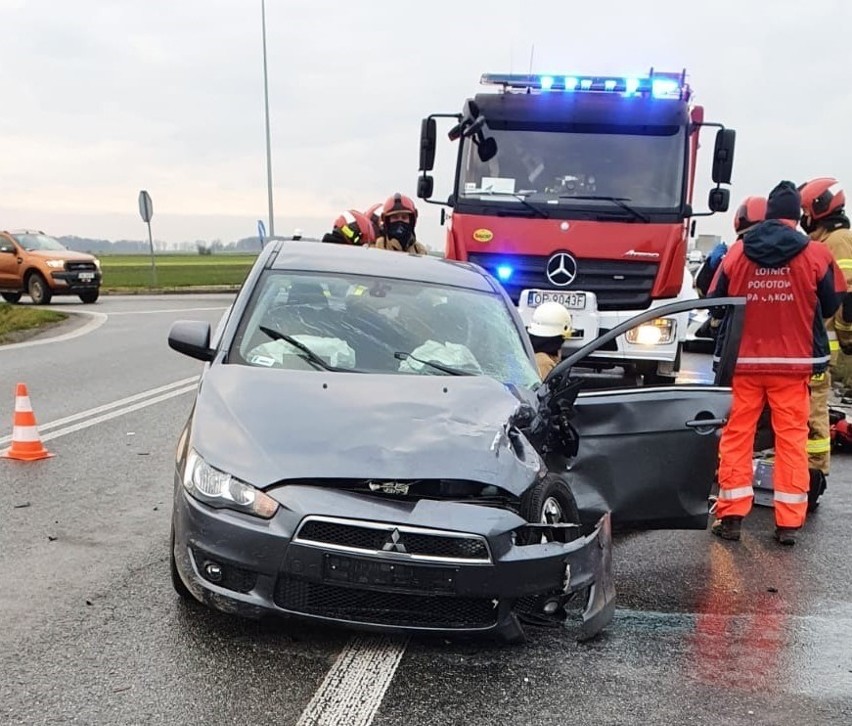 Dwie osoby zostały poszkodowane w wypadku, do którego doszło...