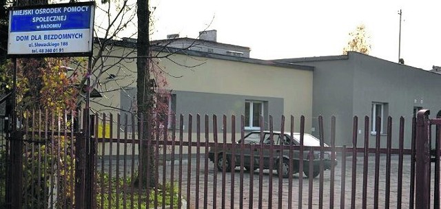 Dom dla Bezdomnych przy ulicy Słowackiego był remontowany w środku, ale prace przeprowadzono też na zewnątrz budynku.
