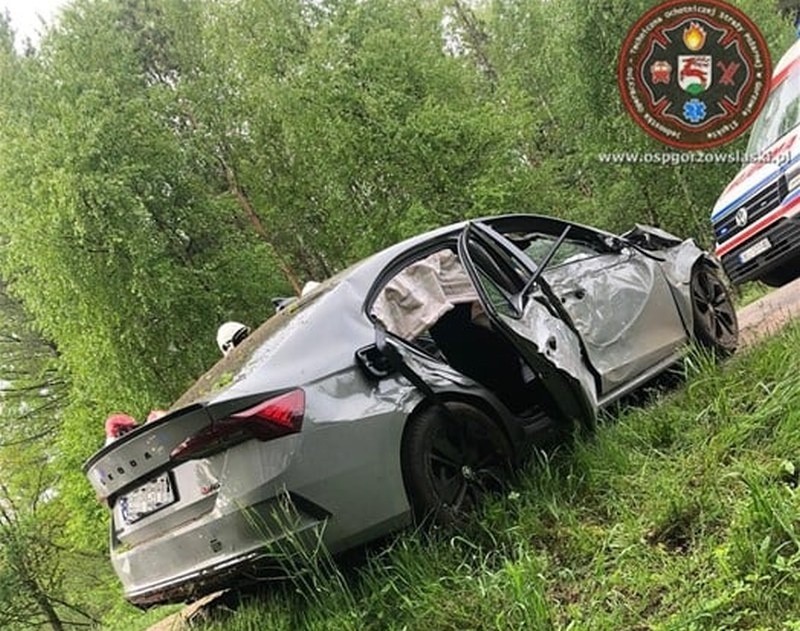 Wypadek skody octavii na drodze Kozłowice - Jamy