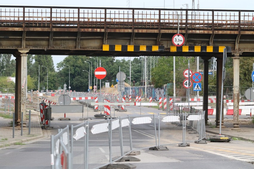 Armagedon na Długiej. Zamknięty wiadukt, są objazdy [ZDJĘCIA]