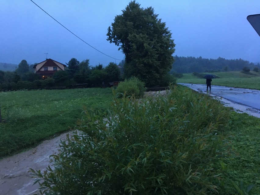 Spisz. Woda zalewa Czarną Górę. Wdarła się do góralskich domów [ZDJĘCIA]