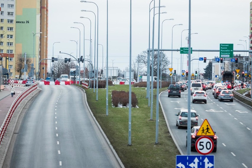 Stan Trasy Uniwersyteckiej jest gorszy niż przypuszczano.