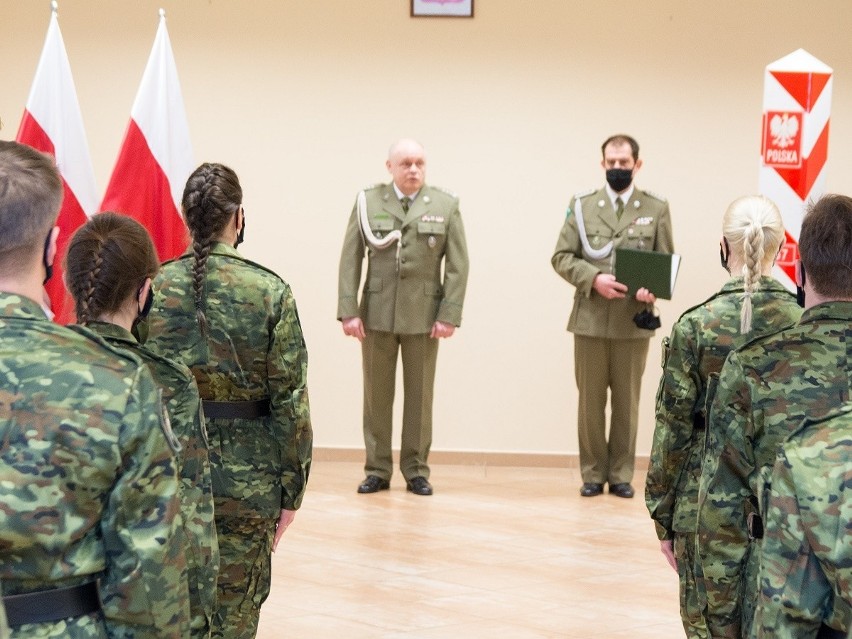 Białystok.31.12.2020. Nowi funkcjonariusze Podlaskiego...