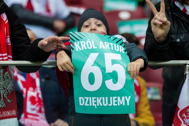 Warszawa PGE Narodowy, mecz towarzyski Polska - Urugwaj. Tym meczem Artur Boruc pożegnał się z grą w reprezentacji. Kibice mieli takie tabliczki.