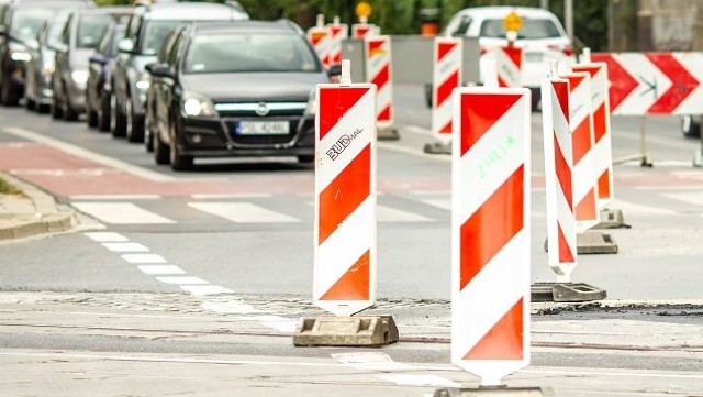 W związku z utrudnieniami kierowcy muszą zachować ostrożność