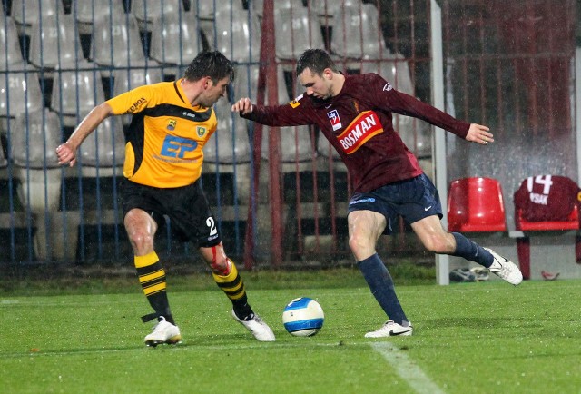 Wielu kibiców się zasmuci, ale w tym sezonie Mikołaj Lebedyński (z prawej) nie będzie zdobywał bramek dla Pogoni Szczecin.