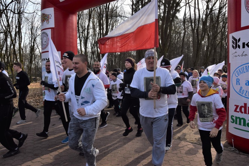 Bieg Tropem Wilczym w Białymstoku. Kilkuset mieszkańców oddało hołd Żołnierzom Wyklętym (zdjęcia)