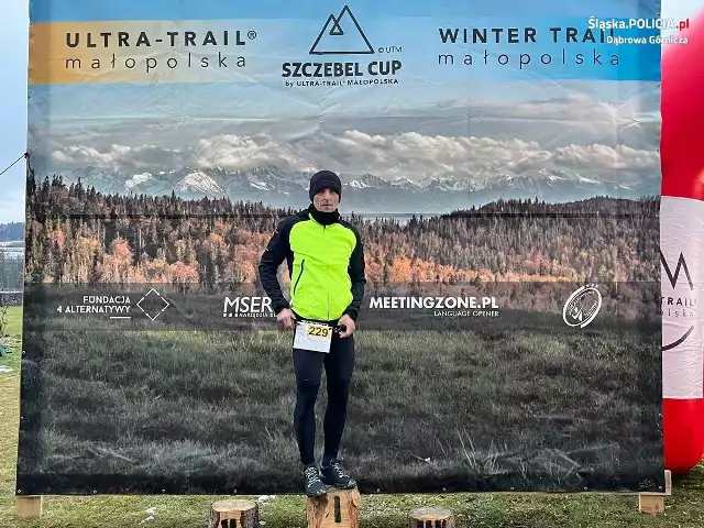 Młodszy aspirant Marcin Piłko wziął udział w ekstremalnym biegu Winter Trial Małopolska, pokonując 105 kilometrów górskich szlakówZobacz kolejne zdjęcia/plansze. Przesuwaj zdjęcia w prawo naciśnij strzałkę lub przycisk NASTĘPNE