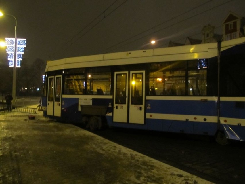 Wrocław: Wykolejenie tramwaju w centrum. Były utrudnienia [ZDJĘCIA]