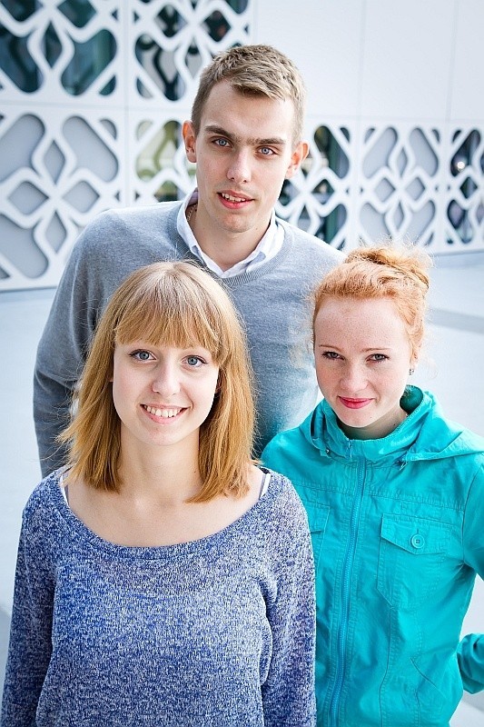 Paula (na zdjęciu pierwsza od lewej), Adam oraz Magda to stypendyści Fundacji Dzieło Nowego Tysiąclecia