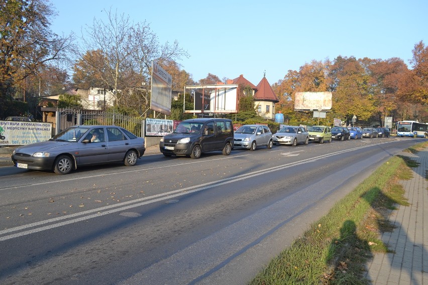 Rybnik: Pierwsze korki, wolne parkingi, ludzie sprzątający...