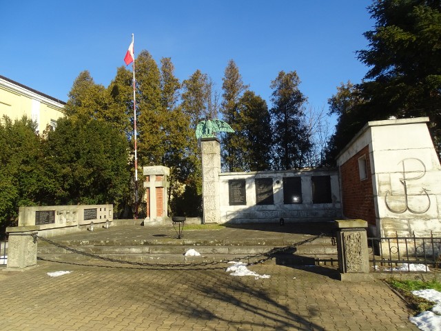 Nowy blask zyska nie tylko chodnik, ale też pomnik „Ściana Straceń”. Zostanie tu wykonane dojście i zamontowane podświetlenie monumentu.