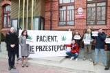 Policjant ze Skępego zatrzymany za posiadanie i wytwarzanie marihuany został wydalony ze służby. Sprawa w sądzie we Włocławku