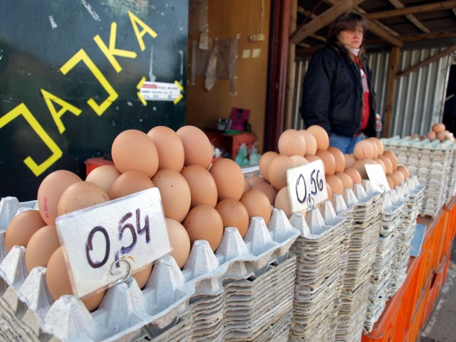 Koszalińscy handlowcy się denerwują. W każdej dostawie jajka są droższe.