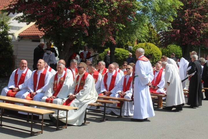 Osięciny - uroczysta msza w 20. rocznicę  beatyfikacji Błogosławionych Kapłanów Męczenników 