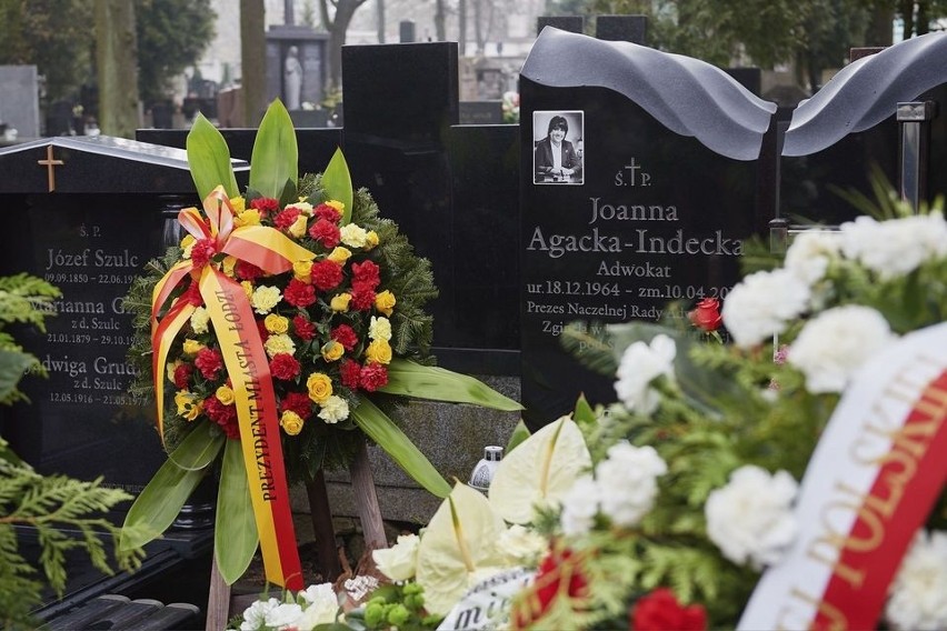 Prezydent  Hanna Zdanowska złożyła kwiaty na grobie mec....