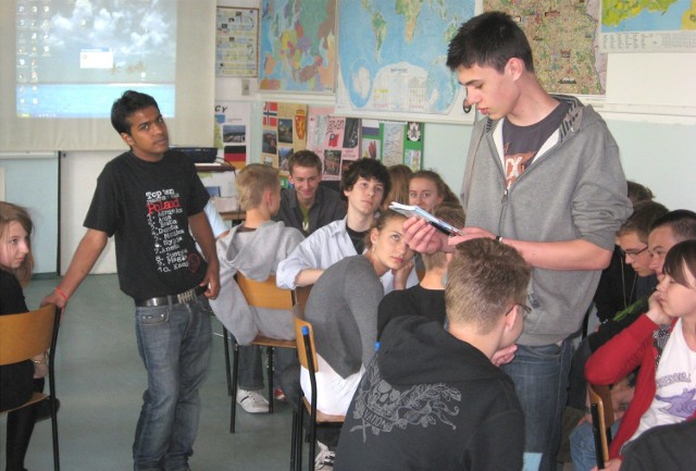 Puran z Indii pytał uczniów radomskiego gimnazjum o zalety zawodu hydraulika