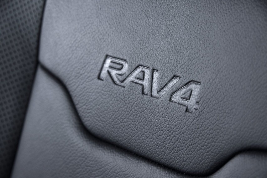 Toyota RAV4 Hybrid Sapphire...